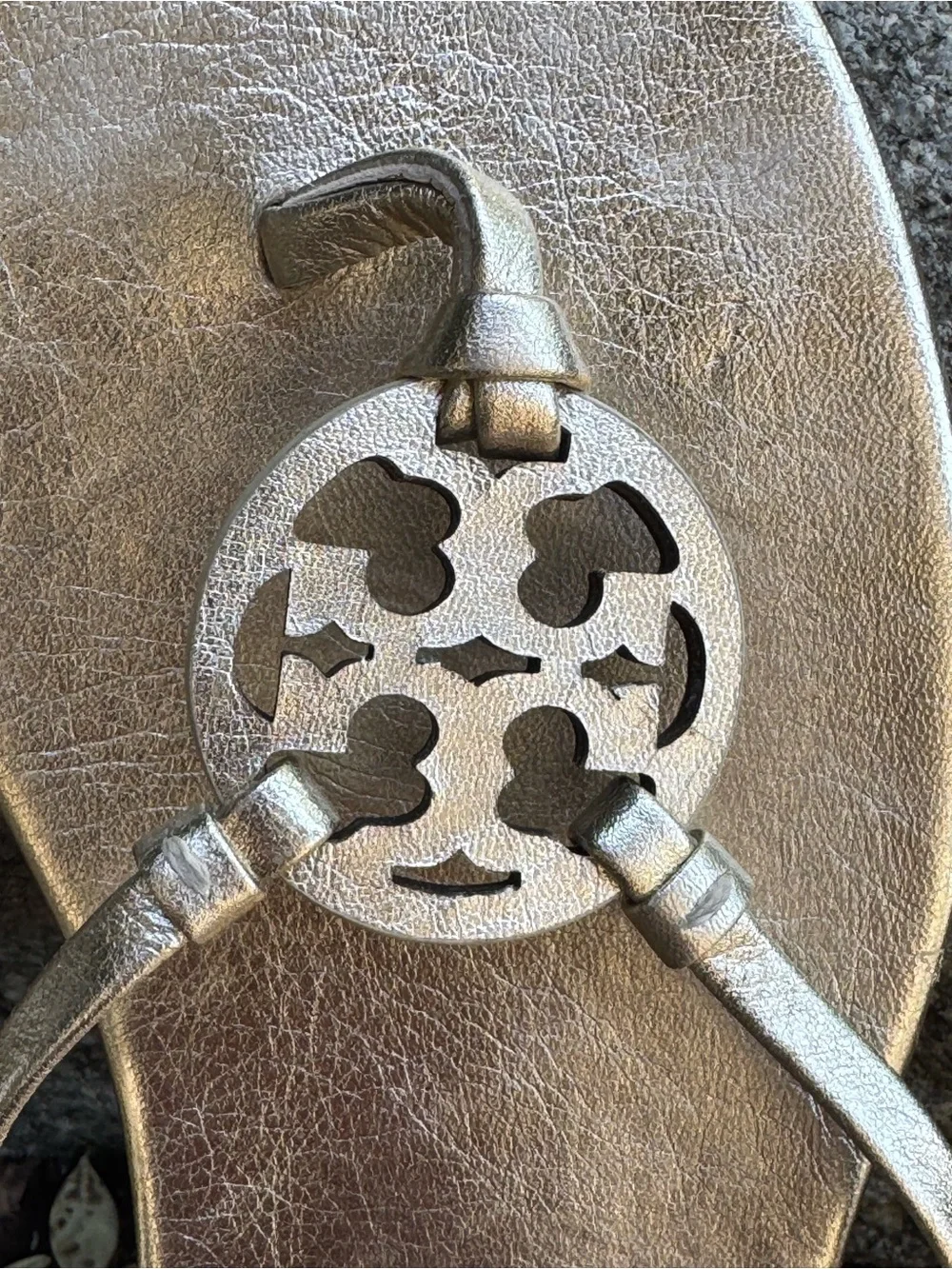 Tory Burch Metallic Gold Logo Thong Sandals Sz 10 - Picture 4 of 8